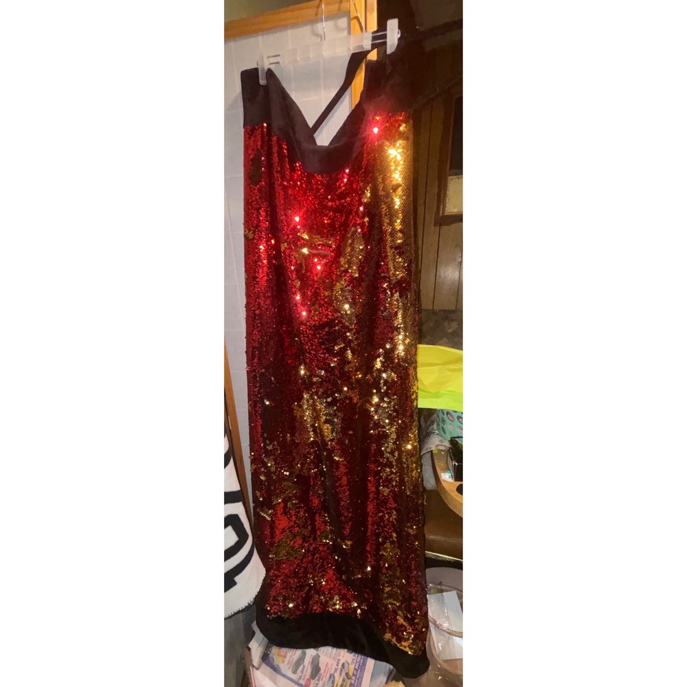 Red and Gold Reversible Sequin Throw Blanket with Black Faux Fur Backing 50x60